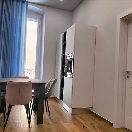 Place De Rome Отель